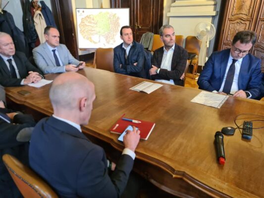 Foto firma protocollo banca intesa