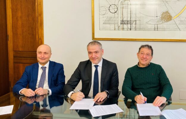 FOTO FIRMA PROTOCOLLO BANCA INTESA
