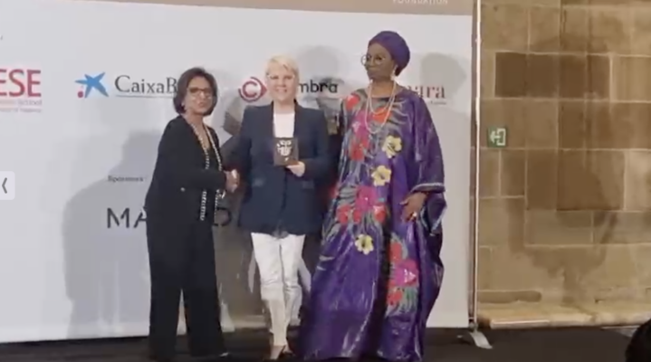 Luigina Barbuio, ritira il premio IWEC